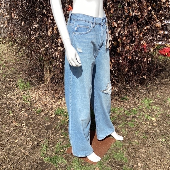 NWT Lovers + Friends Lawrence Distressed High Waist Slouchy Flare Jeans - Picture 2 of 8